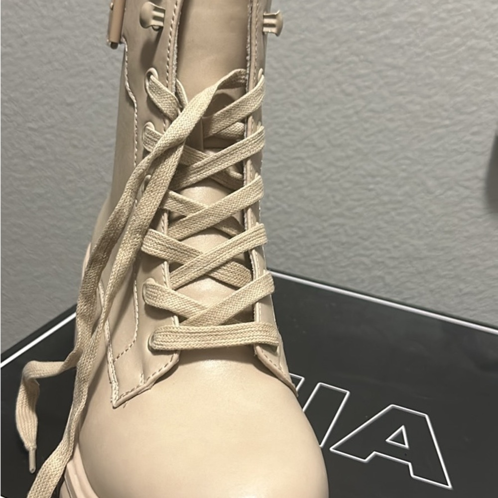MIA Leather Ankle Boot, size 7.5